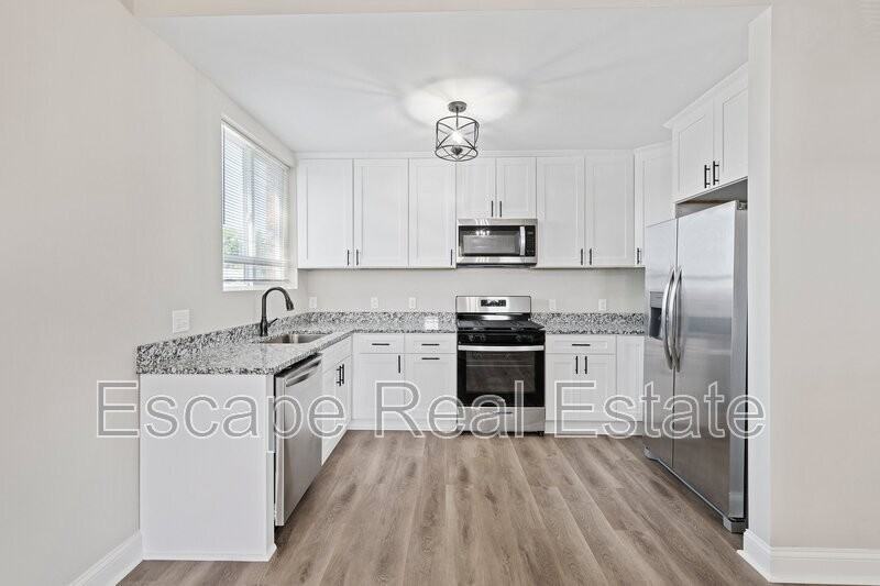 2645 Sutton Blvd - Photo 4 of 21