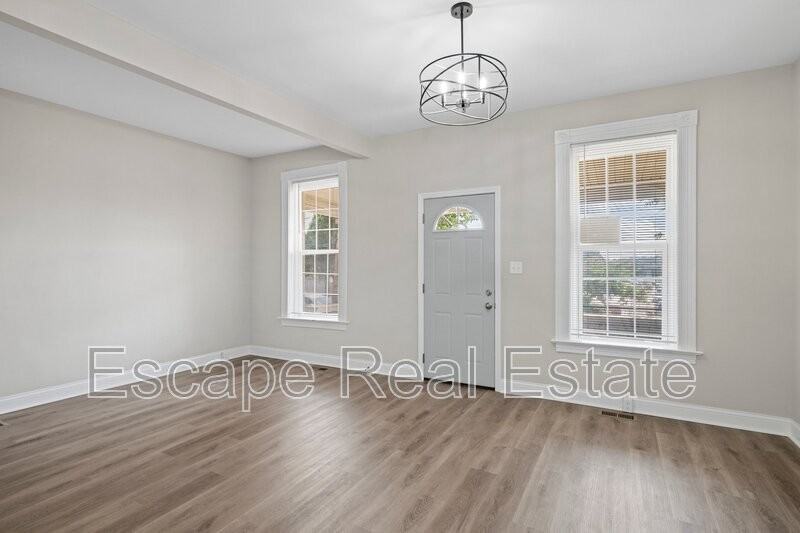 2645 Sutton Blvd - Photo 5 of 21