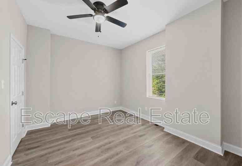 2645 Sutton Blvd - Photo 6 of 21