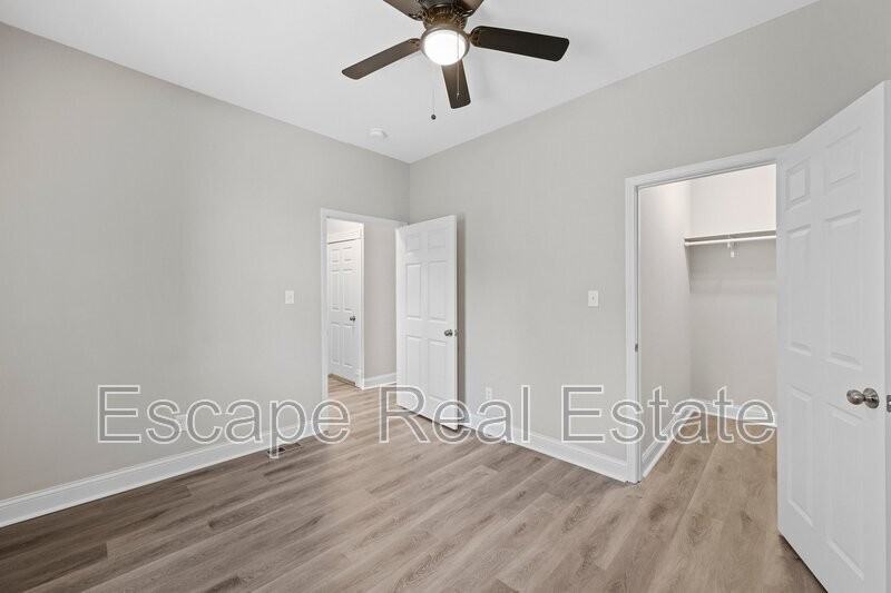 2645 Sutton Blvd - Photo 7 of 21