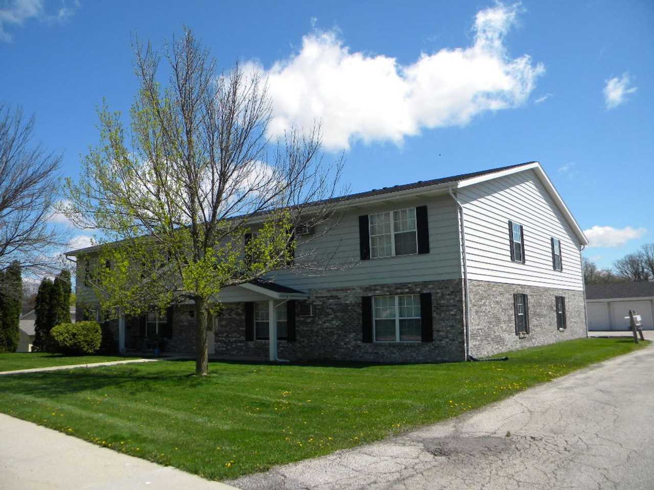 1925 Sylvan Way - Photo 2 of 34