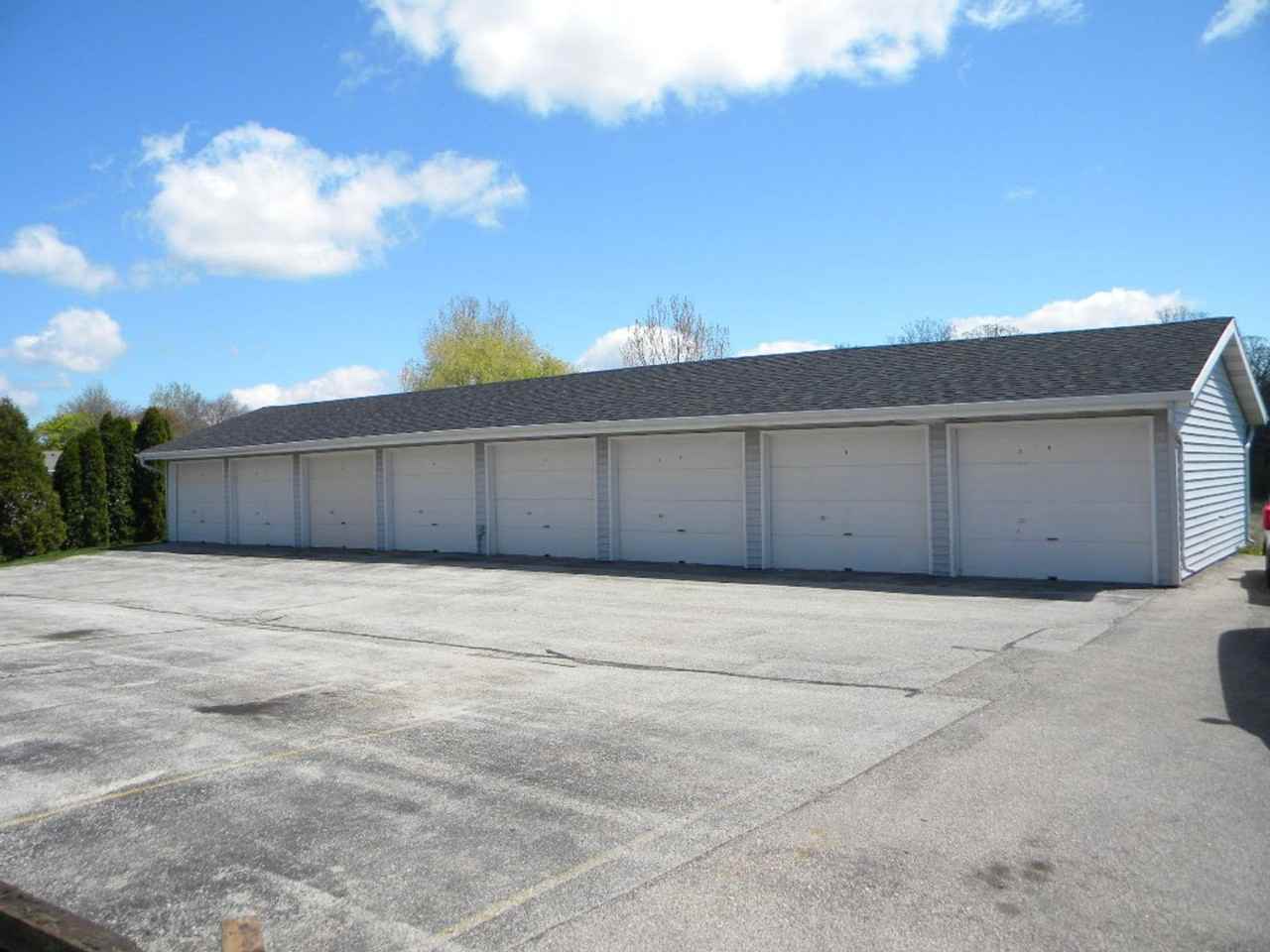 1925 Sylvan Way - Photo 3 of 34