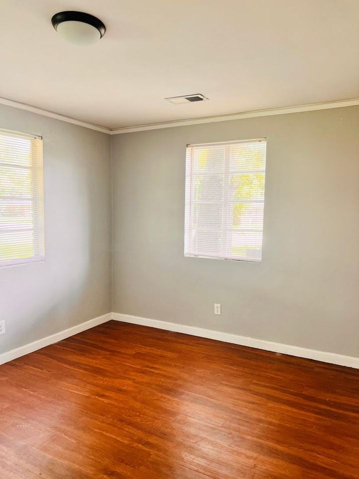 901 Central Dr - Photo 3 of 25