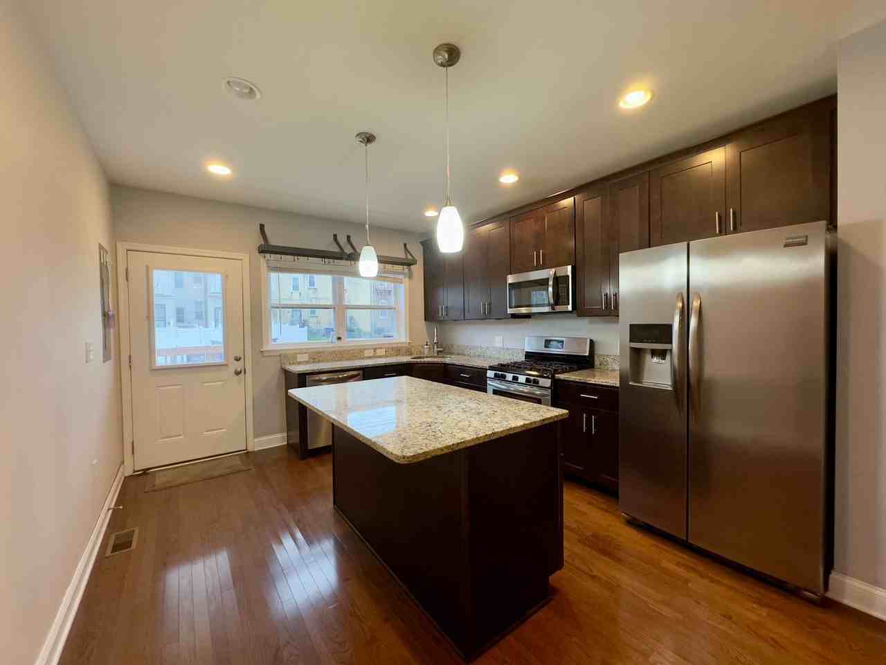 1022 Mcdonogh St - Photo 4 of 32
