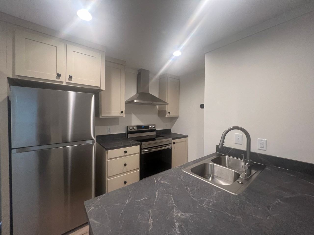 1147 French Rd - Photo 4 of 15