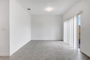 2451 Nw 124th St - Photo 3 of 7