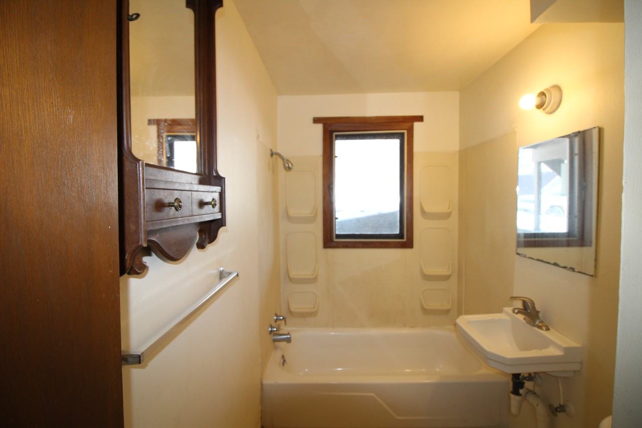 725 John Street #7 - Photo 3 of 7