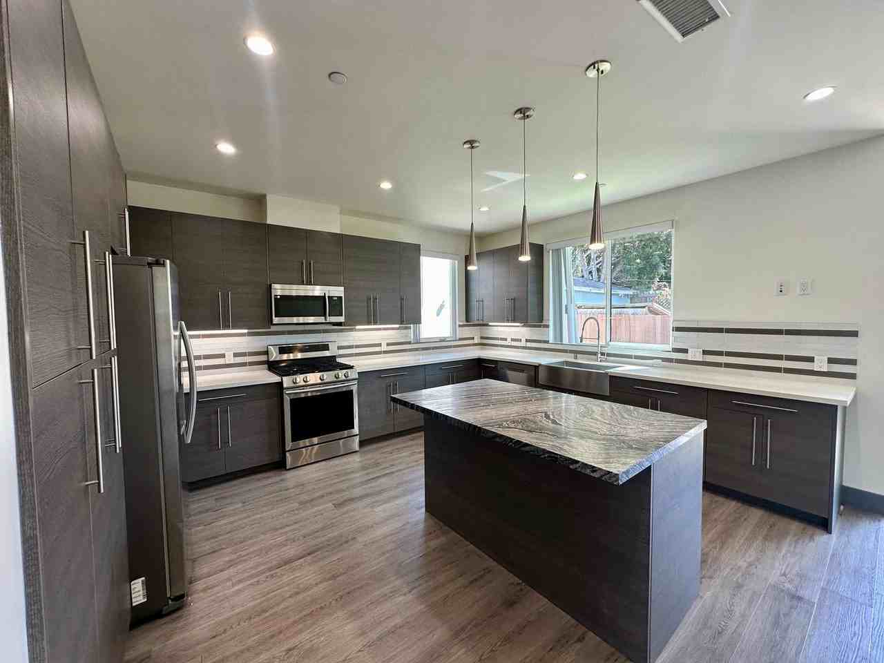 6439 West 86th Place - Photo 6 of 37