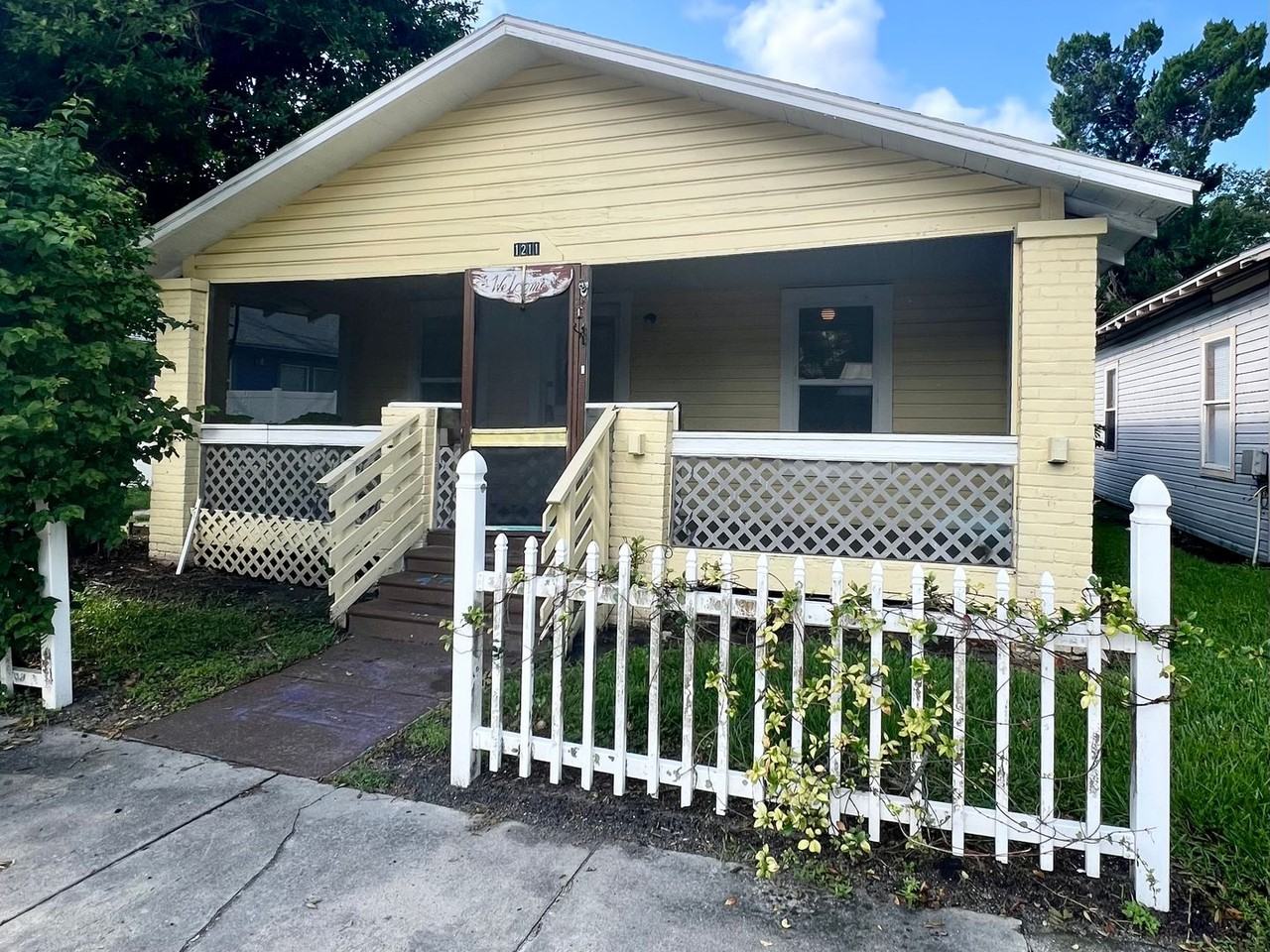 1211 11th Ave W - Photo 2 of 17