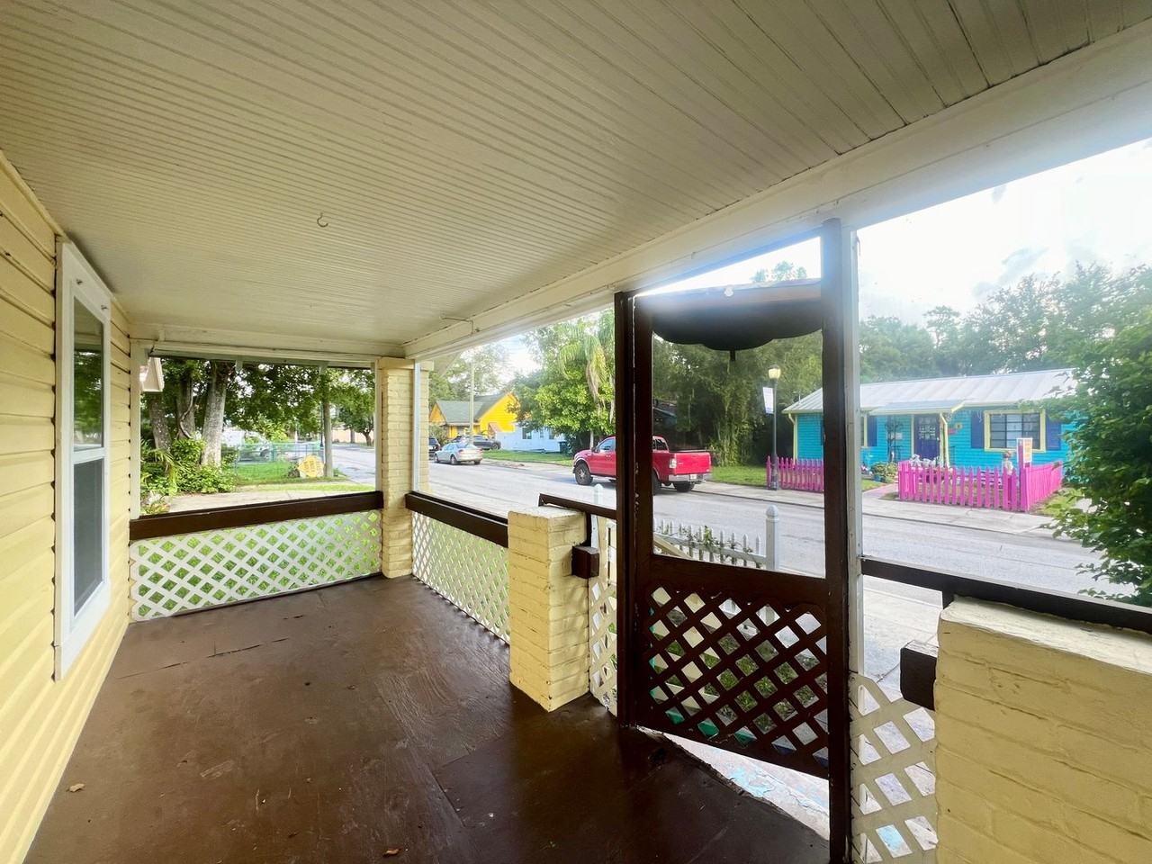 1211 11th Ave W - Photo 3 of 17