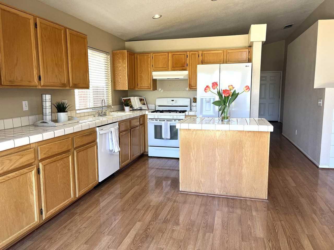 1622 Jonquil Dr - Photo 3 of 14