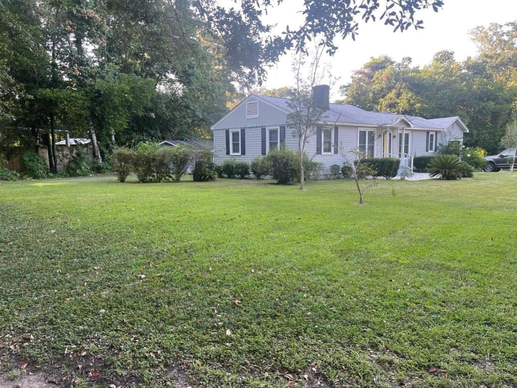 151 Village Cir W - Photo 2 of 16