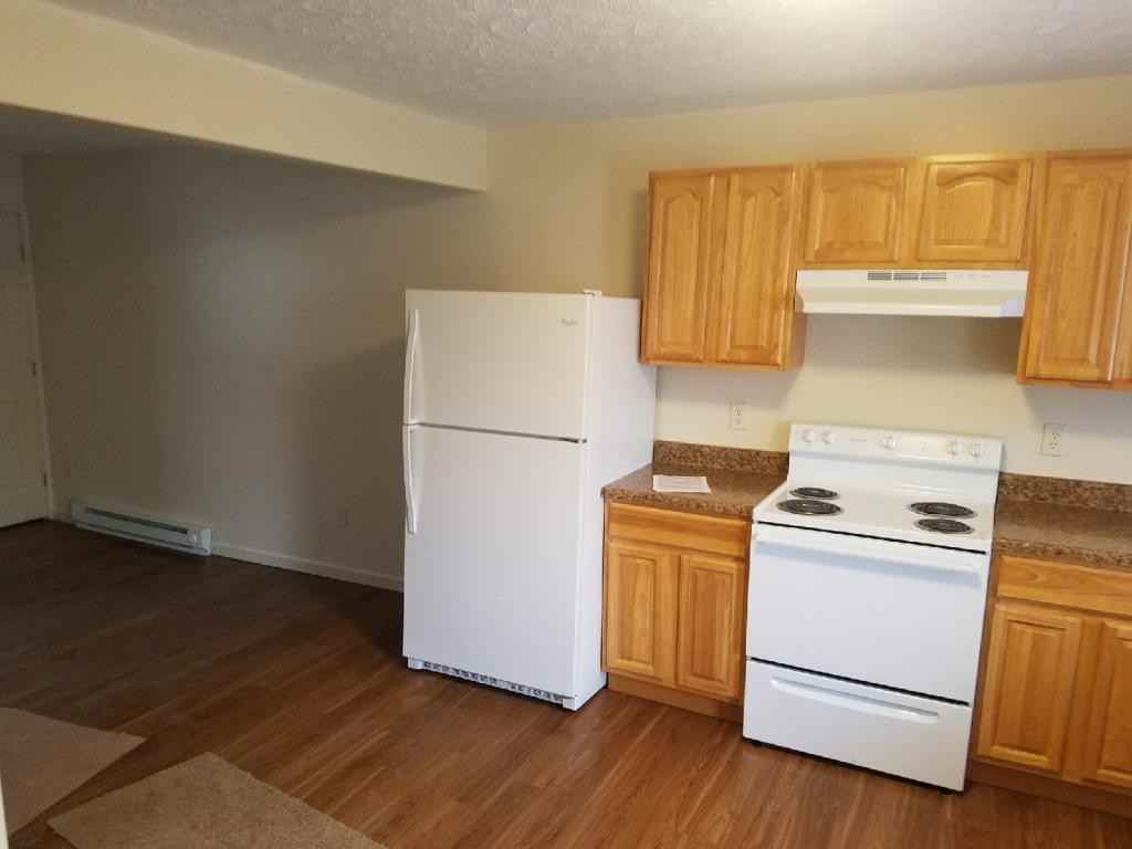 384 E Market St - Photo 2 of 8