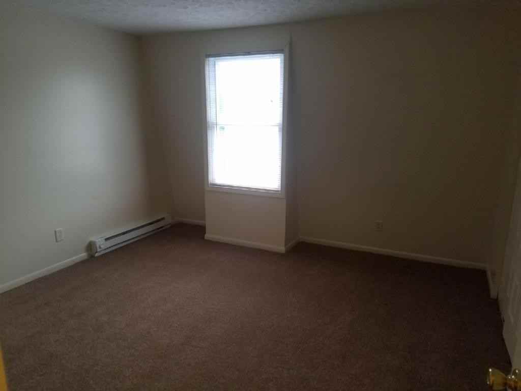 384 E Market St - Photo 3 of 8