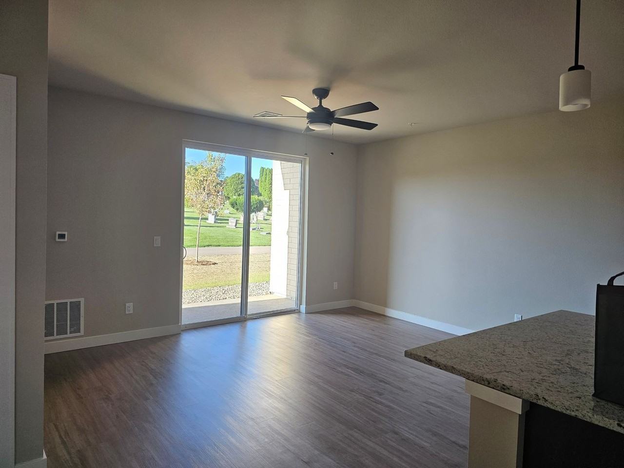 880 N Main - Photo 2 of 20