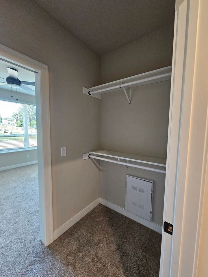 880 N Main - Photo 7 of 20