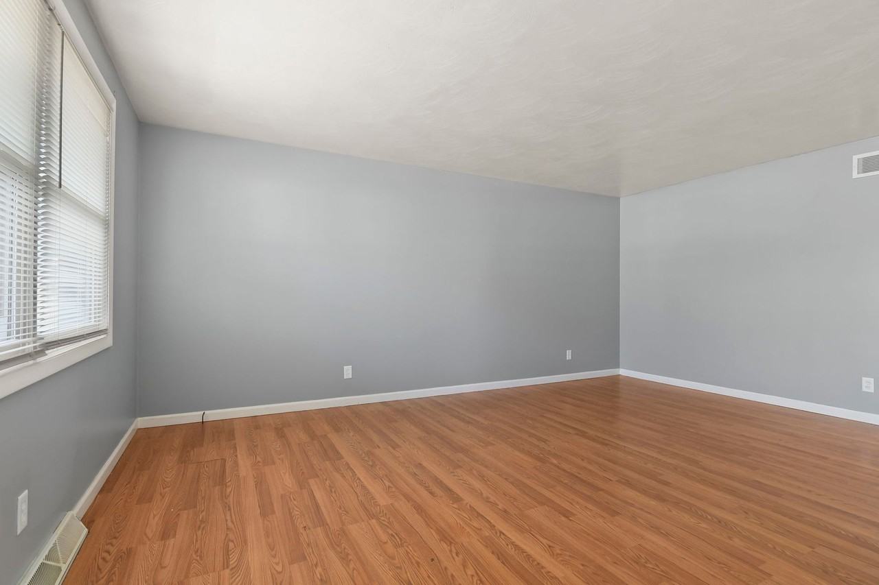 2271-2277 East Laurel 4-Plex - Photo 3 of 22