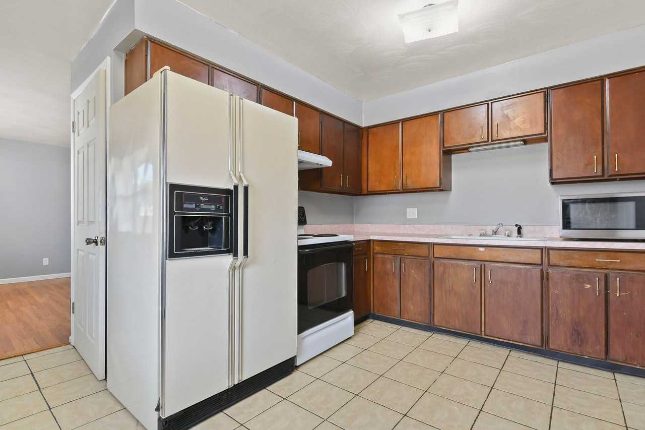 2271-2277 East Laurel 4-Plex - Photo 6 of 22