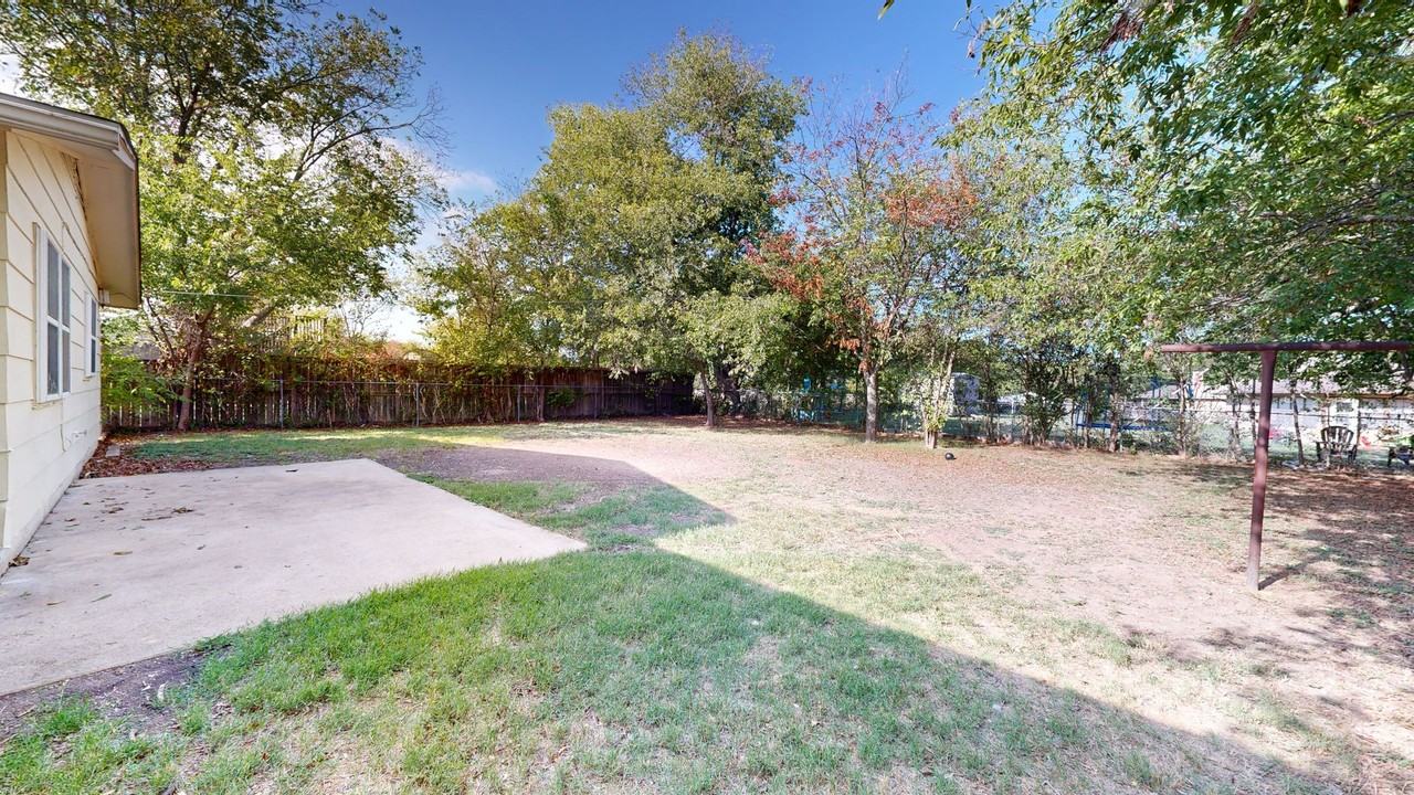 1711 Janis Dr - Photo 2 of 25