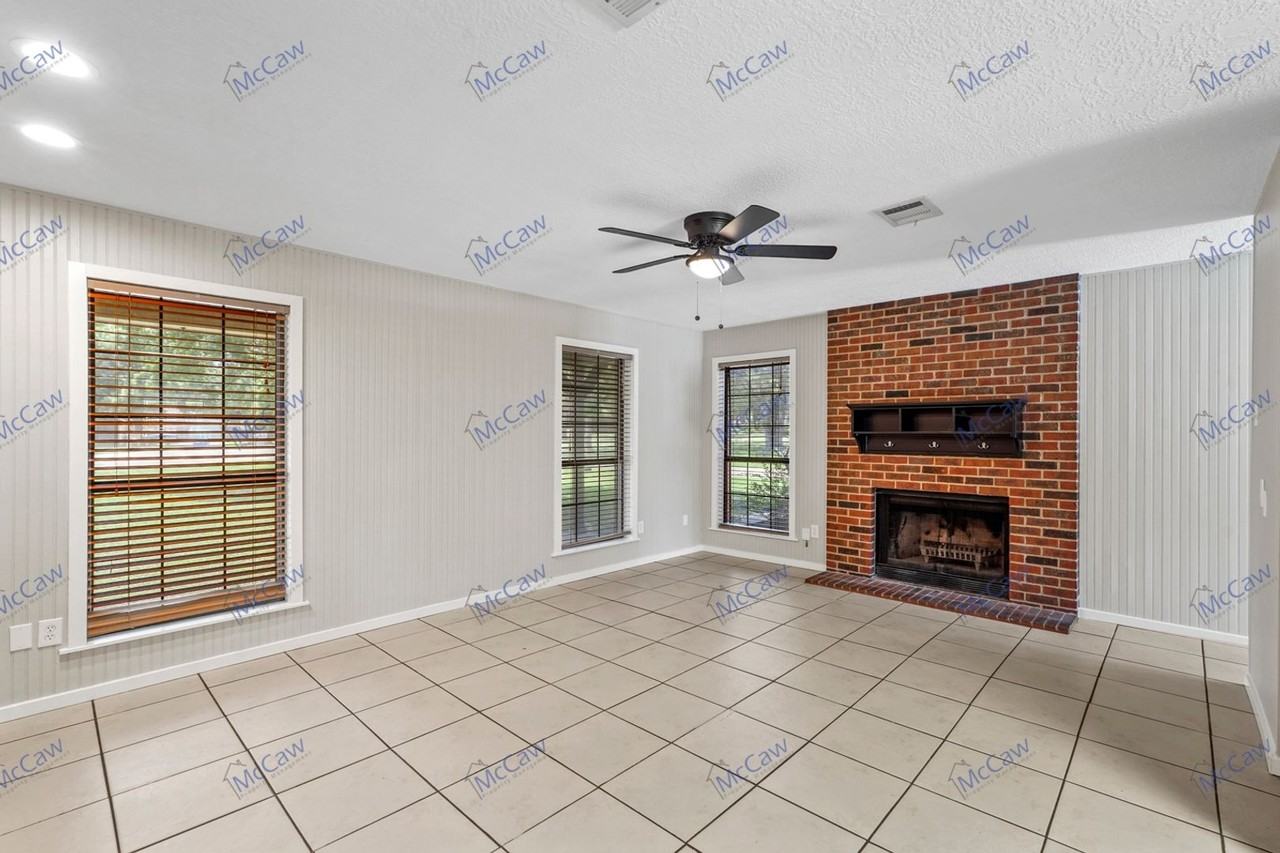 606 Oak Ridge Ct - Photo 3 of 23