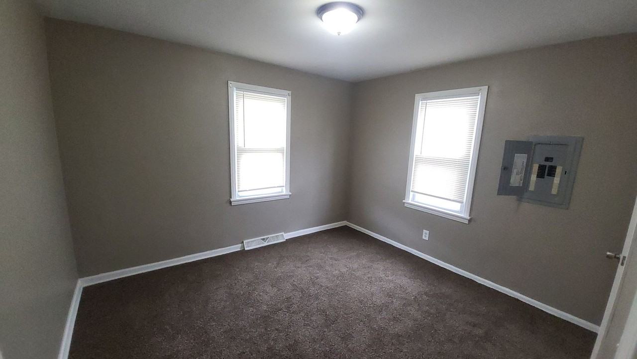 3701 Whitney Ave - Photo 4 of 20