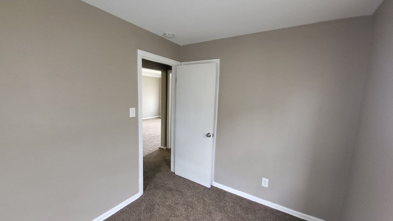 3701 Whitney Ave - Photo 5 of 20