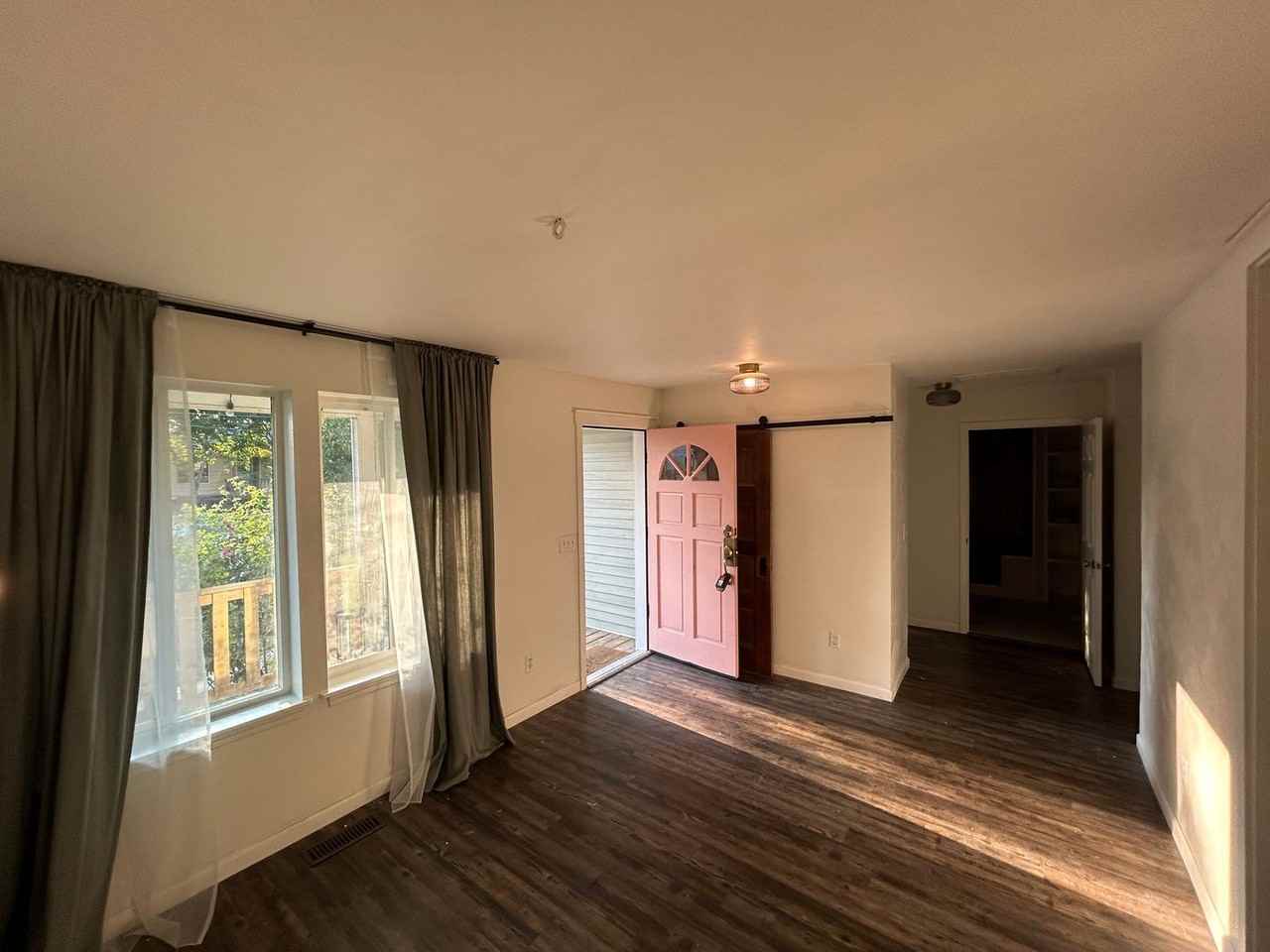 528 Pelly Ave N - Photo 2 of 14