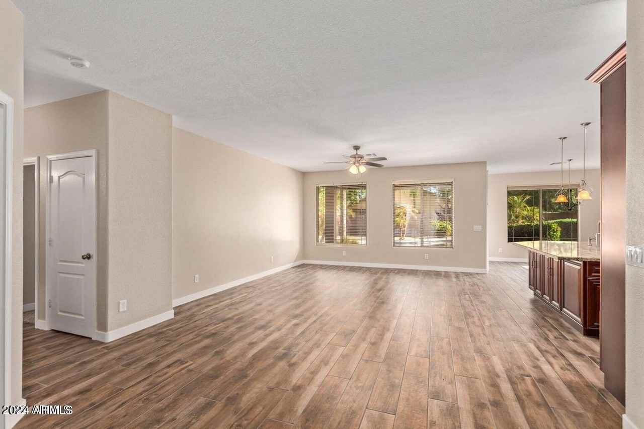 3229 E Cullumber St - Photo 3 of 30