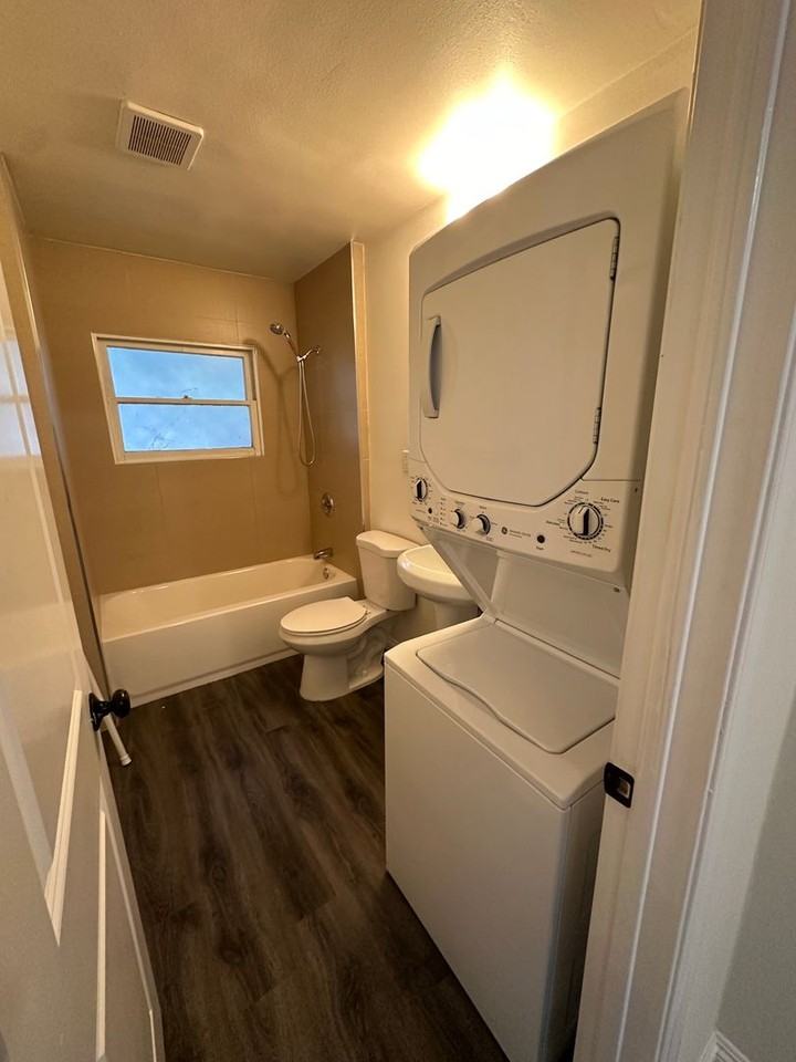 103 North Catalina Avenue - Photo 4 of 8