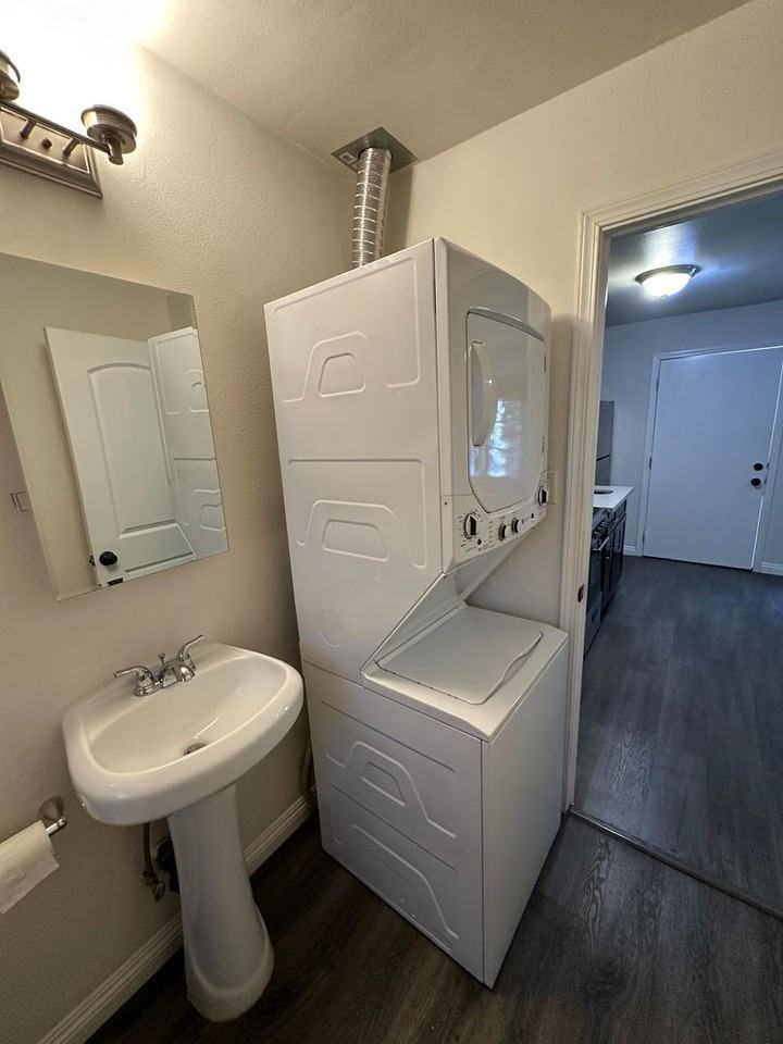 103 North Catalina Avenue - Photo 5 of 8