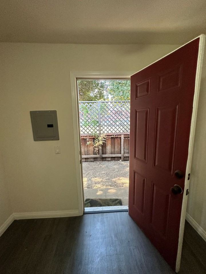 103 North Catalina Avenue - Photo 7 of 8