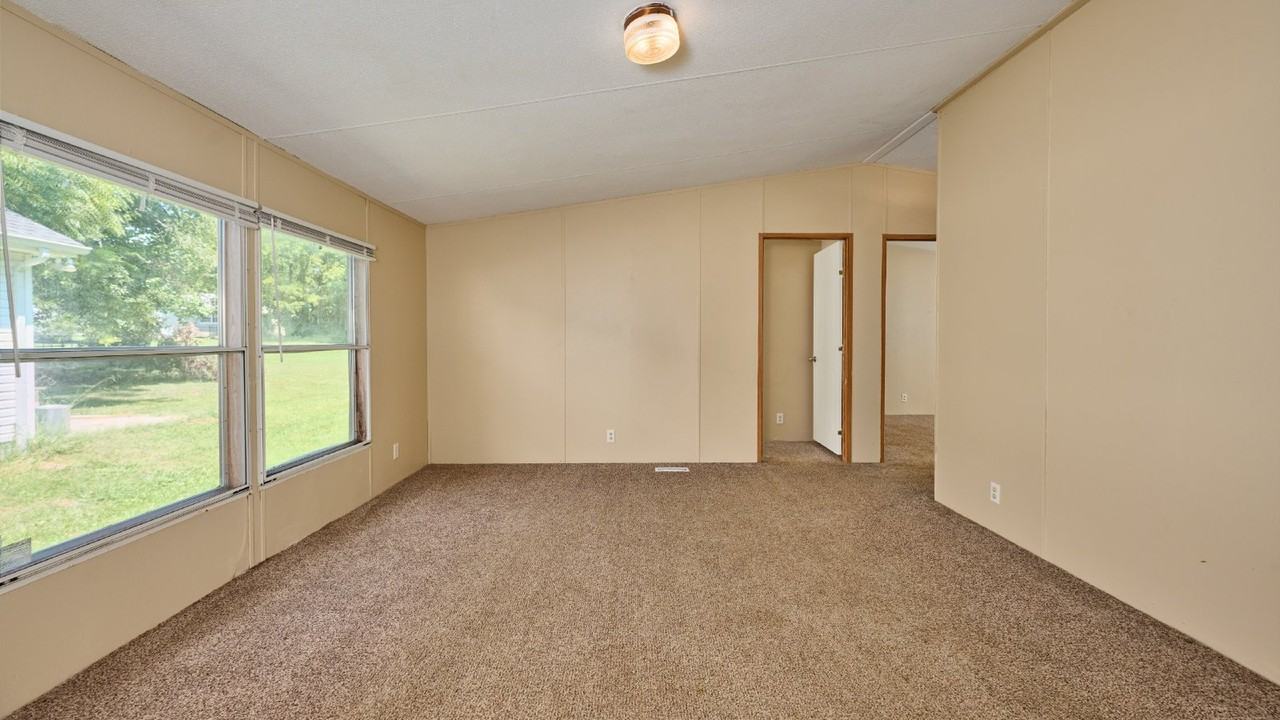 2042 Rice St - Photo 2 of 11