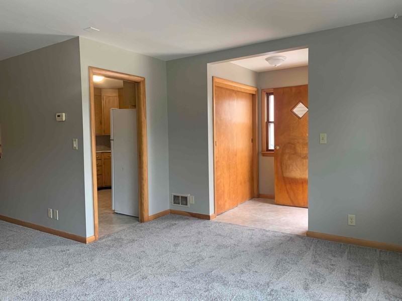 914 N Pine St #1 - Photo 3 of 7