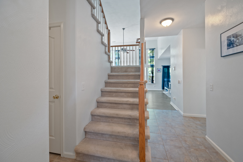 1011 Point Way - Photo 2 of 36