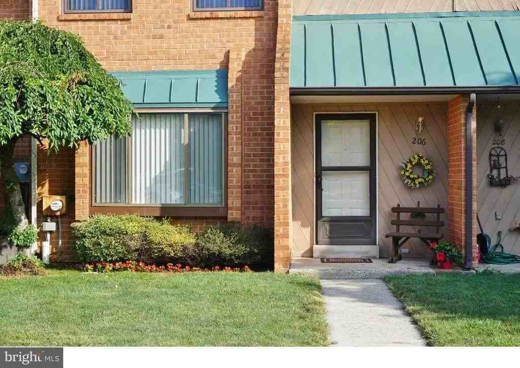 206 South Snowdon Court - Photo 3 of 21