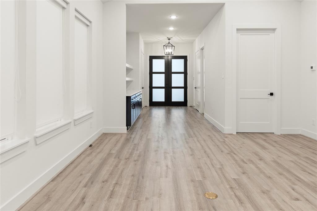 4360 Avron Dr - Photo 3 of 16