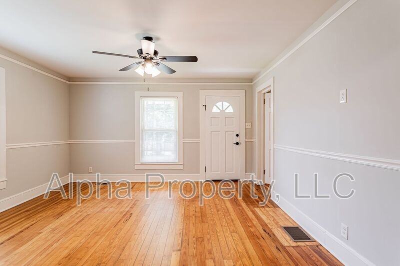 654 Maywood St - Photo 3 of 18