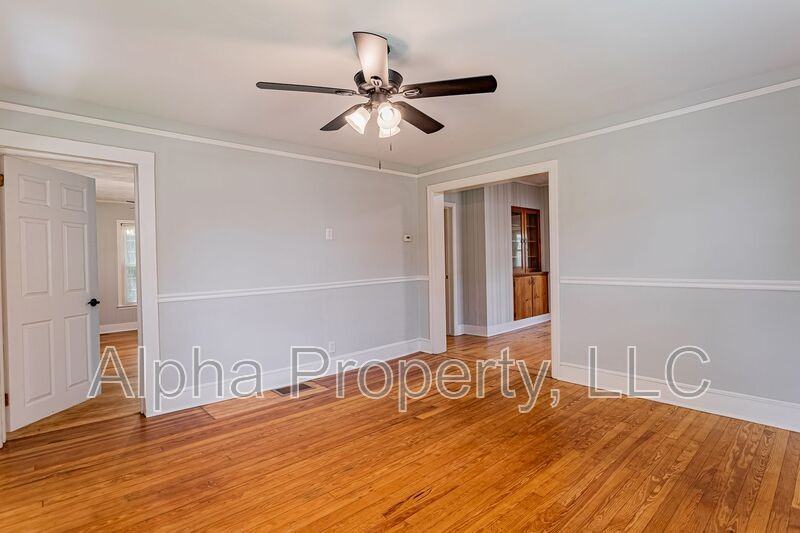 654 Maywood St - Photo 5 of 18