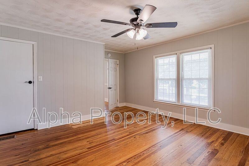 654 Maywood St - Photo 7 of 18