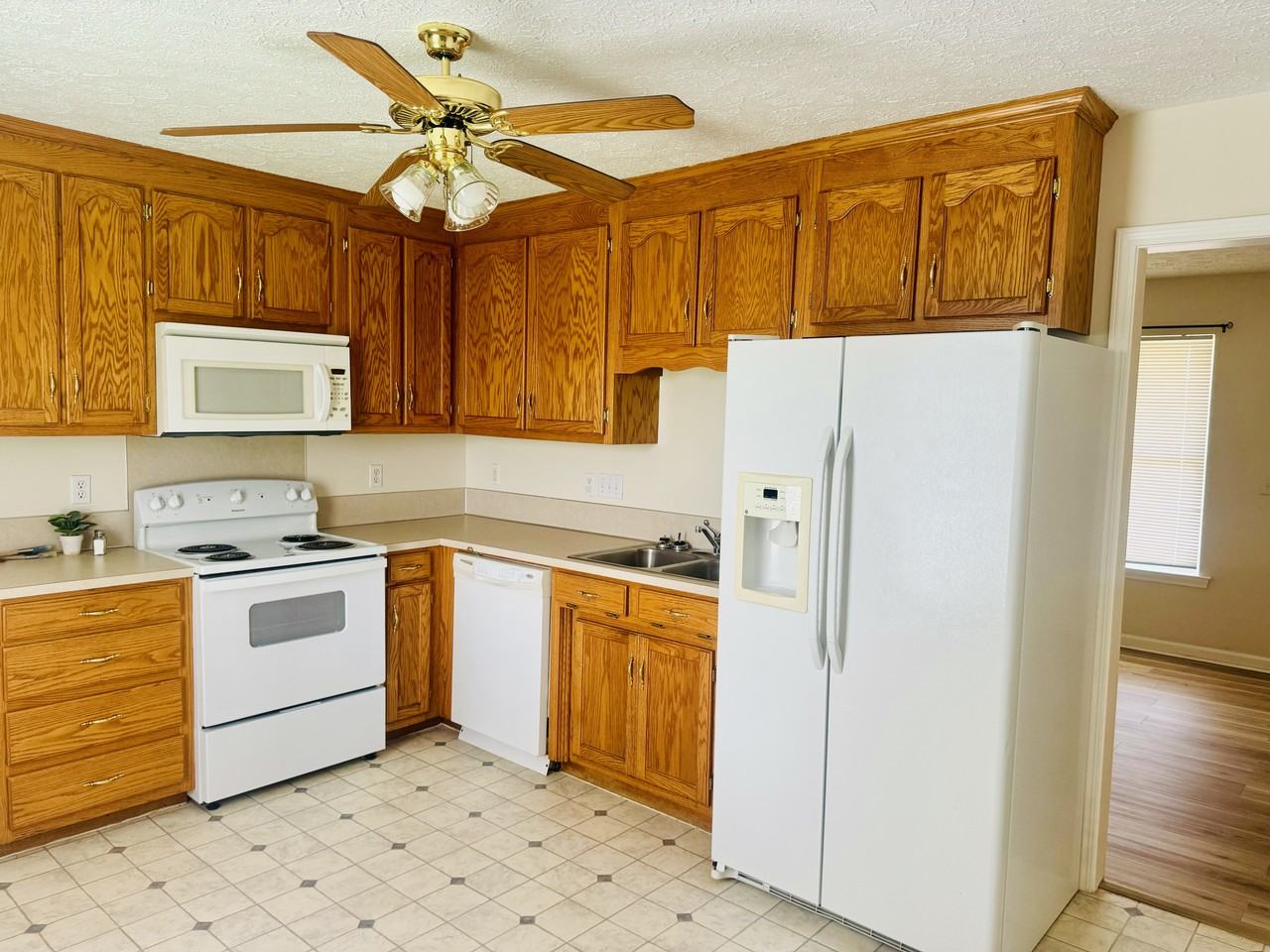3089 River Rd - Photo 2 of 16