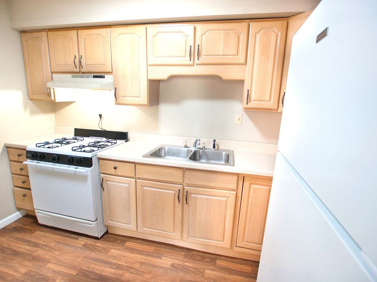 Giant Oaks Apartments - Photo 5 of 12