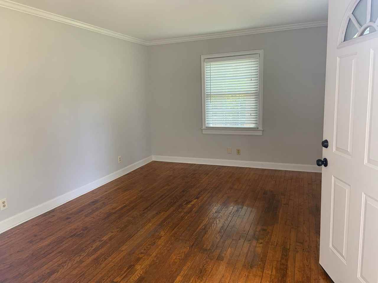 2700 Shady Lawn Dr - Photo 2 of 10