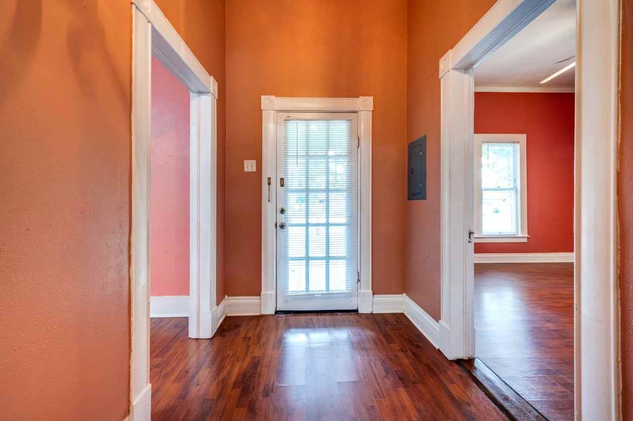 912 N Elm St - Photo 3 of 18