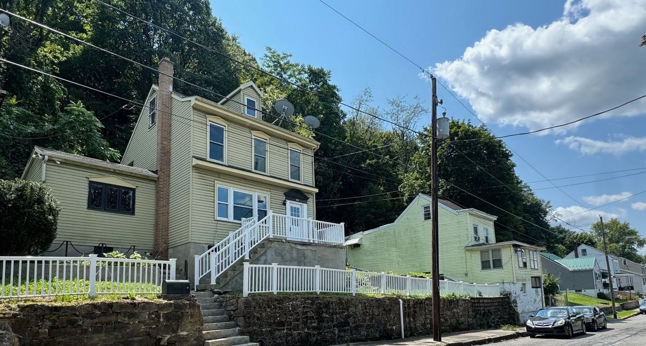 332 W Savory St - Photo 2 of 23