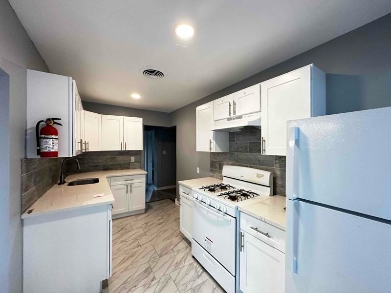 198 Salem Dr - Photo 3 of 7