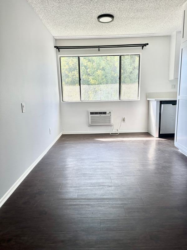 322 N Hagar St #Q - Photo 3 of 4