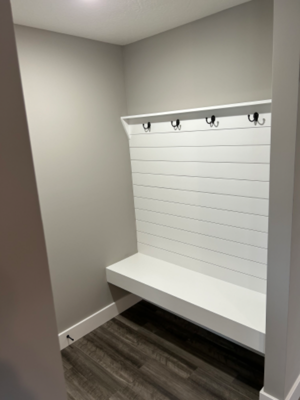 663 Romulus St - Photo 3 of 11