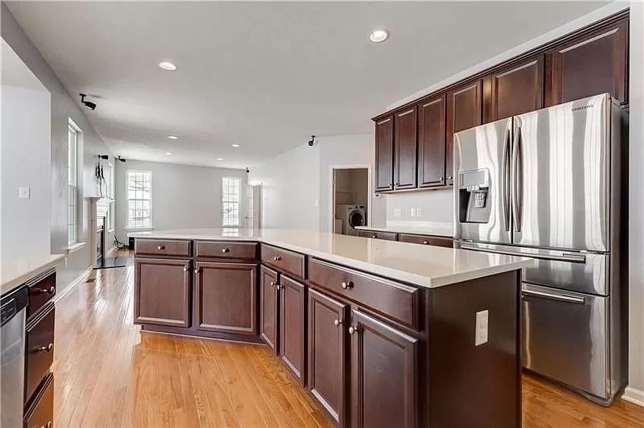 7020 Sherwood Dr - Photo 3 of 18