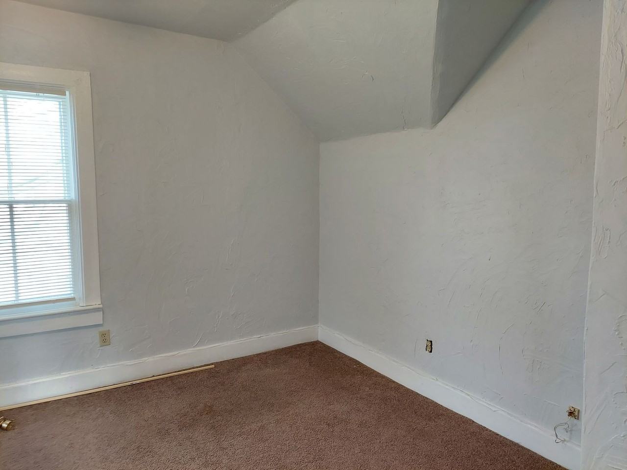 533 S Jackson St - Photo 2 of 10