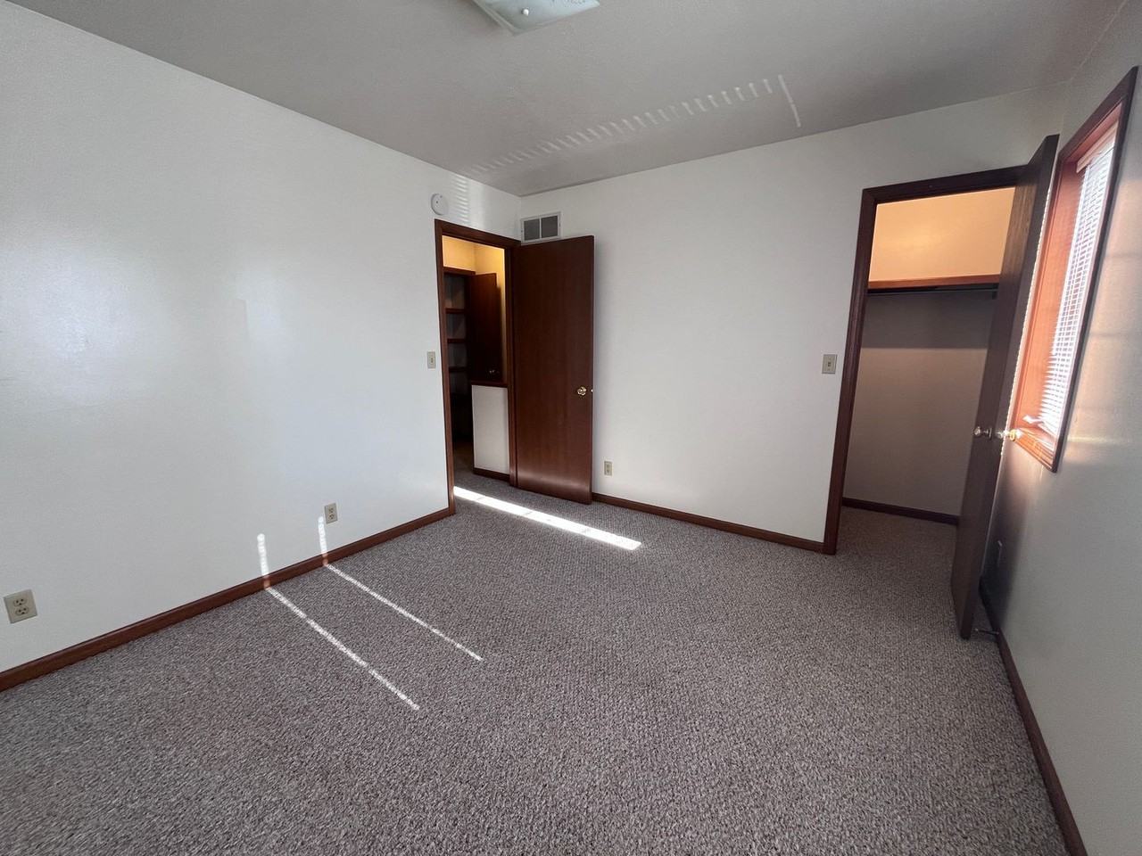 117 Watertower Ct - Photo 3 of 8